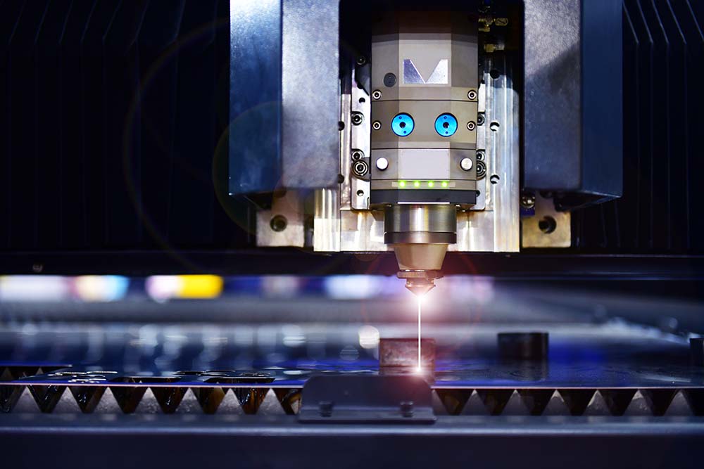 Lasersnijder in de werkplaats van Metaalbewerking Zeeland